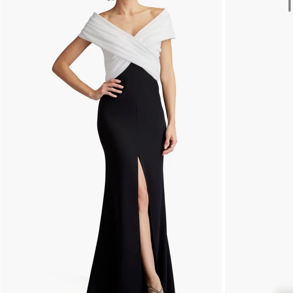 Tadashi shoji Portrait Neck Taffeta Gown, Size large 1529